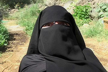 Elena Vega & Max Dior in Cum On Her Niqab - Porncz - free porn video