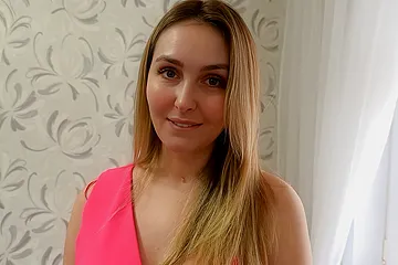 Stepmom visits her ex-Stepson and can’t resist getting on her knees - free porn video