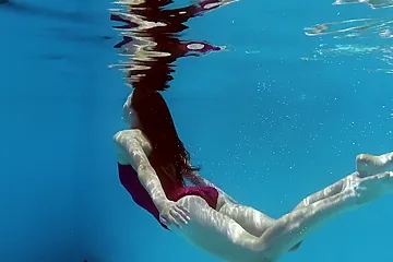 Fernanda Releve Pink Swimsuit Gymnast In The Pool - free porn video