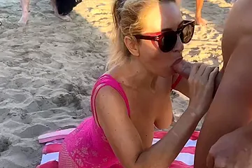 tout un tas de mecs vident leur queue sur moi - free porn video