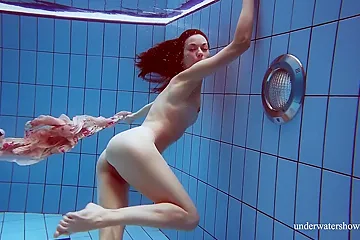 Martina Poses With Her Juicy Body - free porn video