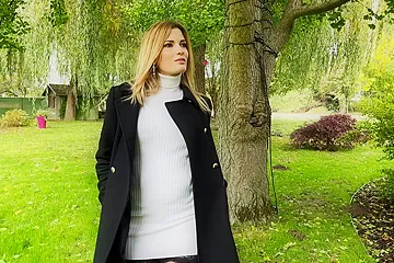 Rose, 22 years old, sublime hostess! - free porn video