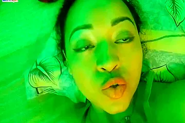 Saturno Squirt The Sexiest Latin Babe In The Green Room I Teach You How To Masturbate A Pussy With Your Fingers - free porn video