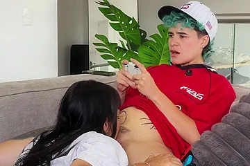 Sabes Que Me Corro Rapido! Lengua, Saliva Y Orgasmos Jugando Videojuegos - Verified Amateurs - free porn video