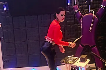 Miss Alessa Milano In Auf Der Streckbank - free porn video