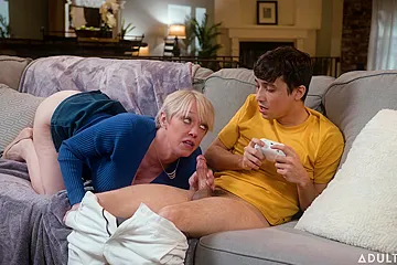 Dee Williams In Sucks Stepsons Cock While Hes Gaming - free porn video