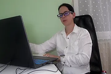 Beautiful Anna Humiliates Her Bosss Tiny Cock - free porn video