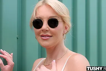 Christian Clay, Laura Blonde And Laura Bentley - Blonde Milf Gets Her Petite Ass Fucked Hard - free porn video