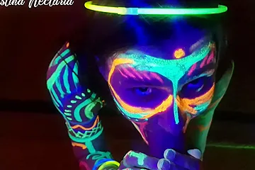 Fucked The Wild Slim Girl In The Uv- Light - free porn video